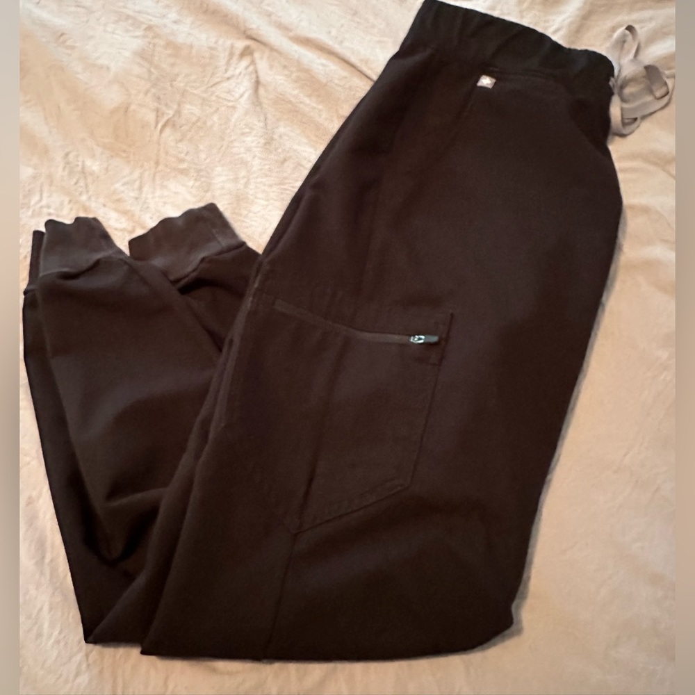 Woman’s Figs black Zamora scrub jogger bottoms